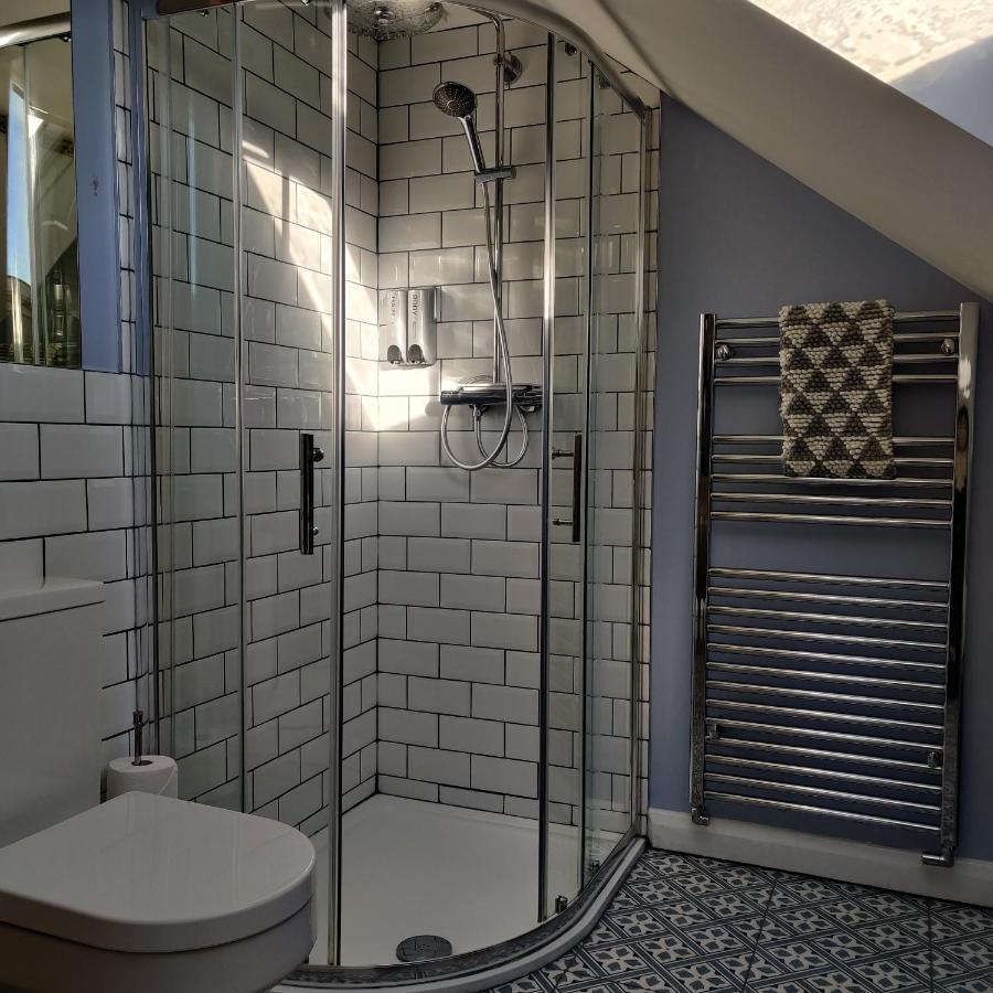 Delightful & Picturesque Modern Detached Apartment, Next To Chester Zoo, Near Park And Ride To City Centre Eksteriør bilde