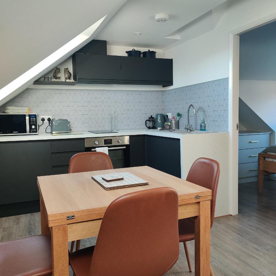 Delightful & Picturesque Modern Detached Apartment, Next To Chester Zoo, Near Park And Ride To City Centre Eksteriør bilde