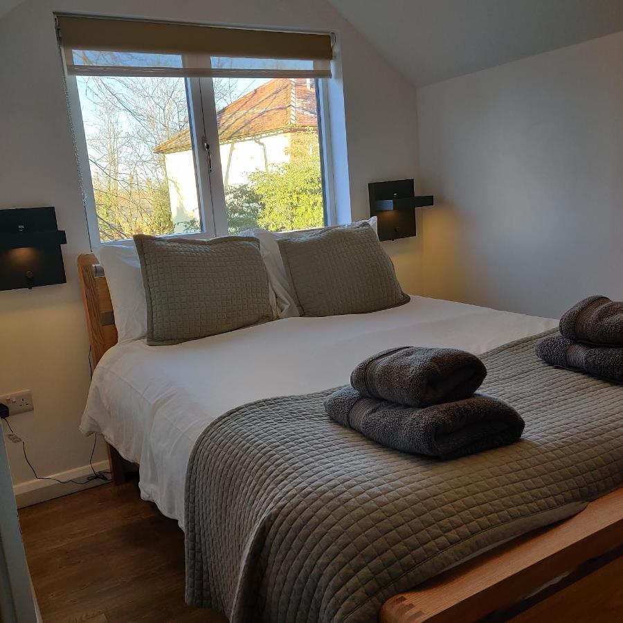 Delightful & Picturesque Modern Detached Apartment, Next To Chester Zoo, Near Park And Ride To City Centre Eksteriør bilde