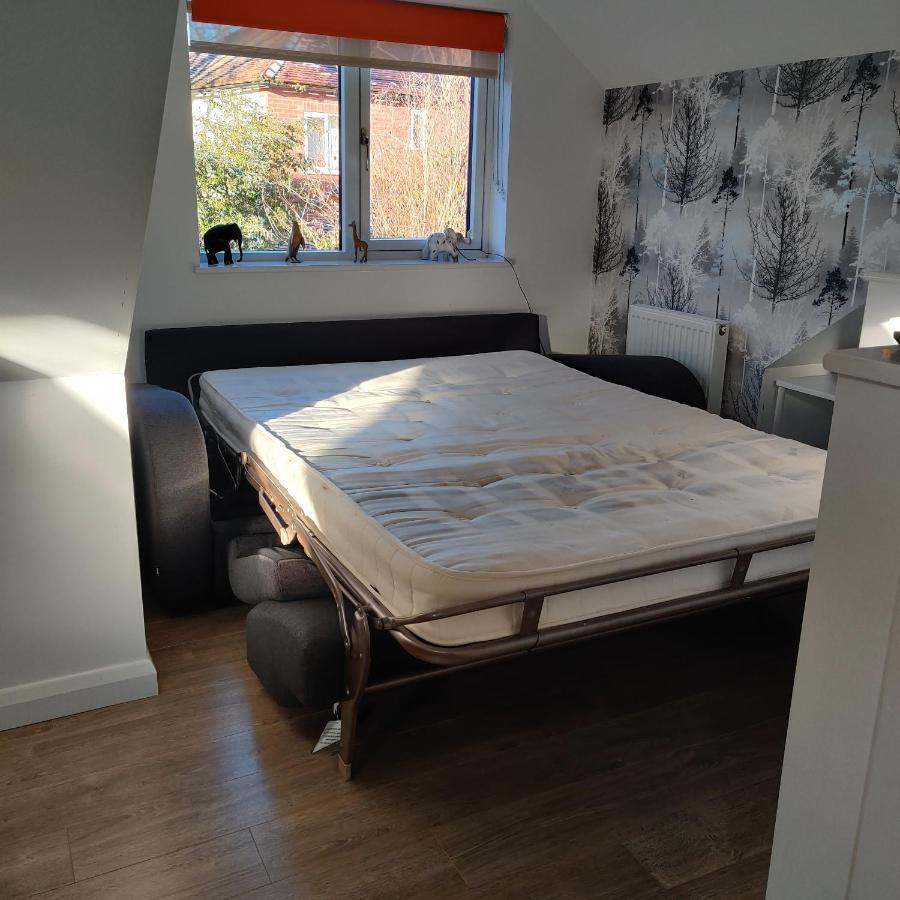 Delightful & Picturesque Modern Detached Apartment, Next To Chester Zoo, Near Park And Ride To City Centre Eksteriør bilde