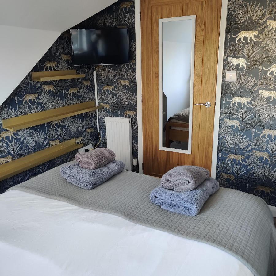 Delightful & Picturesque Modern Detached Apartment, Next To Chester Zoo, Near Park And Ride To City Centre Eksteriør bilde