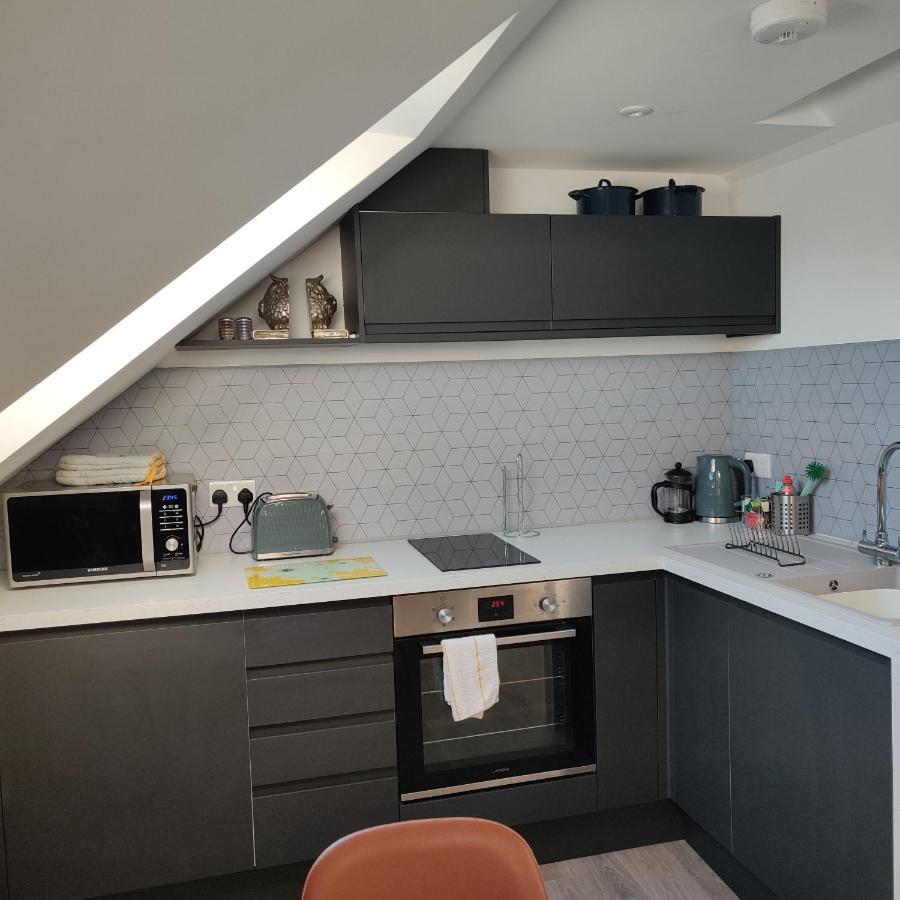 Delightful & Picturesque Modern Detached Apartment, Next To Chester Zoo, Near Park And Ride To City Centre Eksteriør bilde