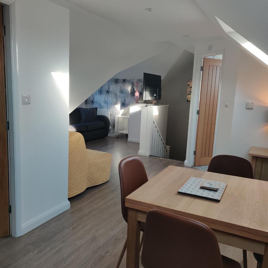 Delightful & Picturesque Modern Detached Apartment, Next To Chester Zoo, Near Park And Ride To City Centre Eksteriør bilde
